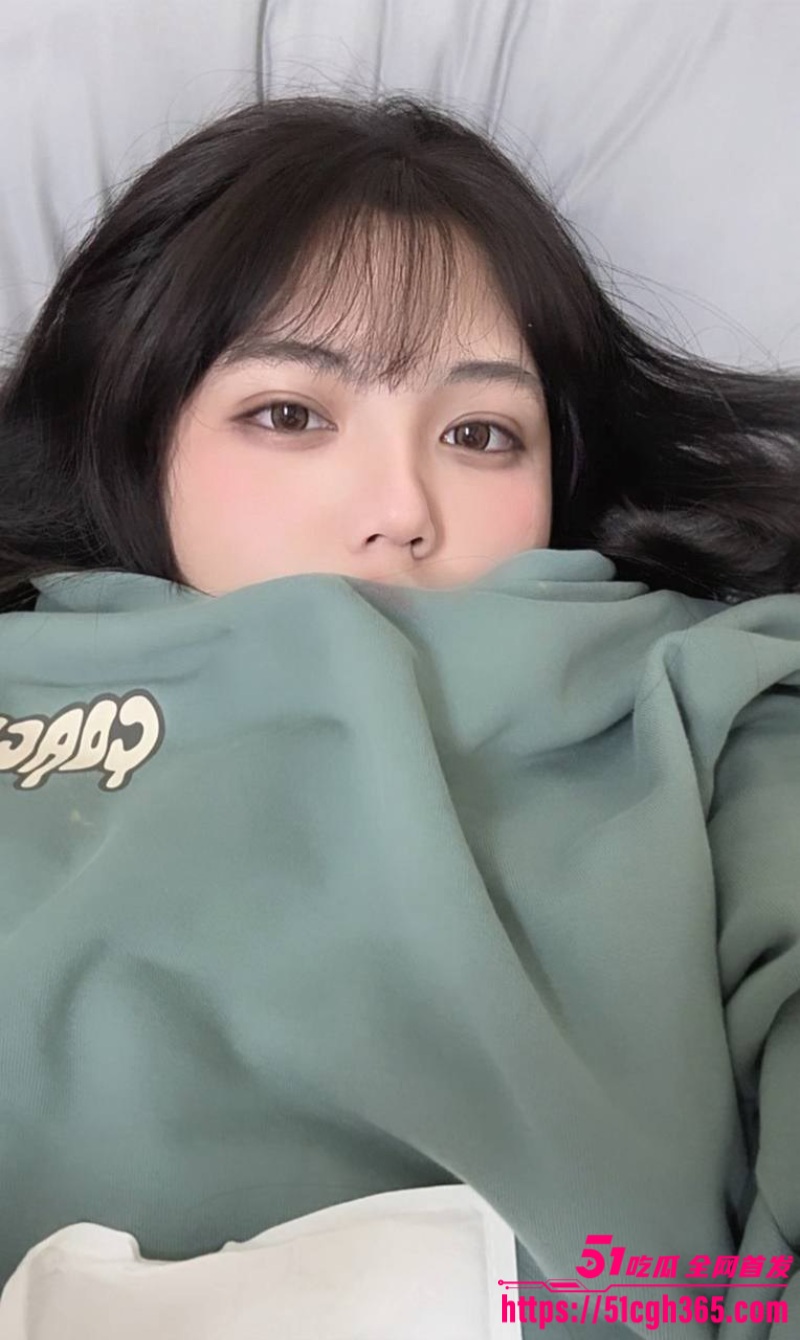 超漂亮21岁巨乳美女 帮男朋友乳交玩具自慰视频流出 口交吞精女上骑乘后入猛操臀浪翻滚 ！
