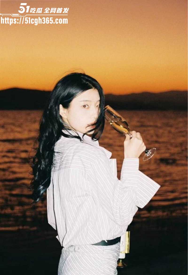 高颜值校花被金主暴操视频02