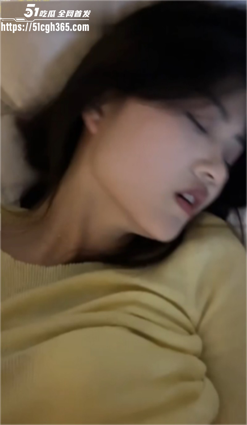 高颜值校花被金主暴操视频04
