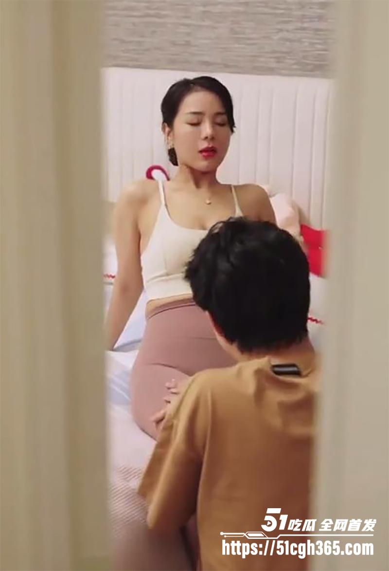 国产擦边短剧帅气房东征服三闺蜜视频流出8