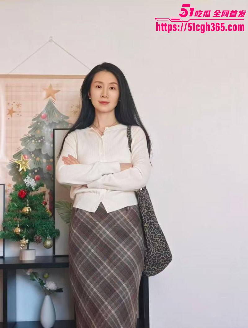 大胸嫂子会喷水后入式暴操嫂子02