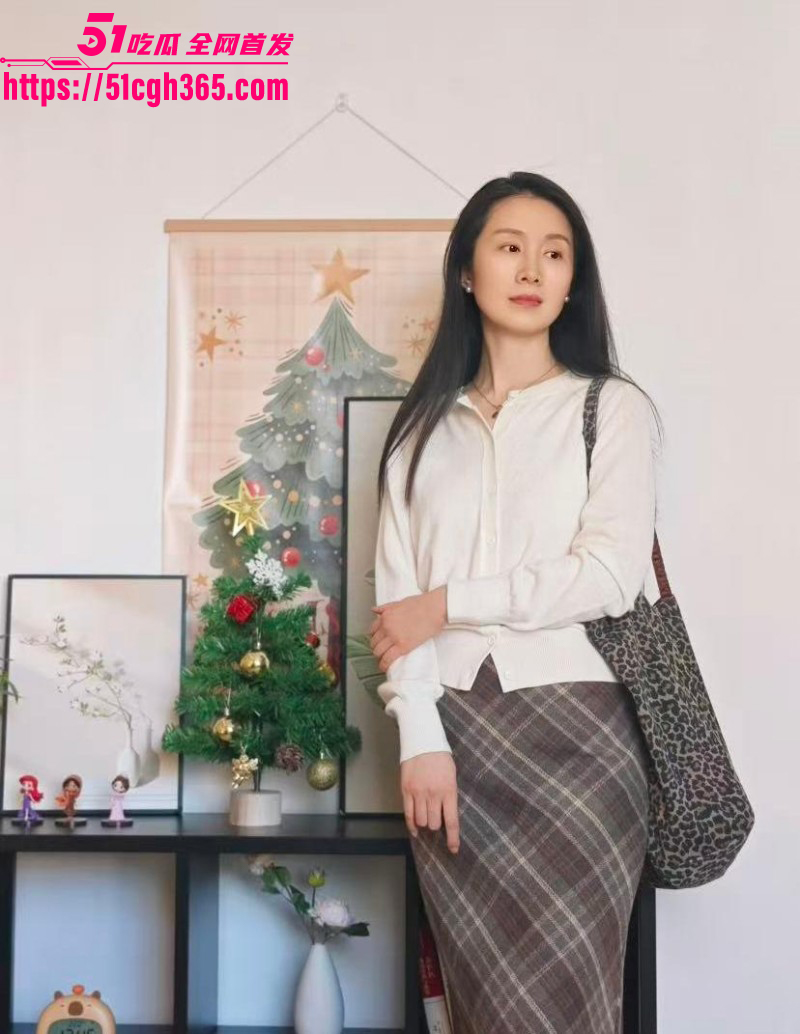 大胸嫂子会喷水后入式暴操嫂子03