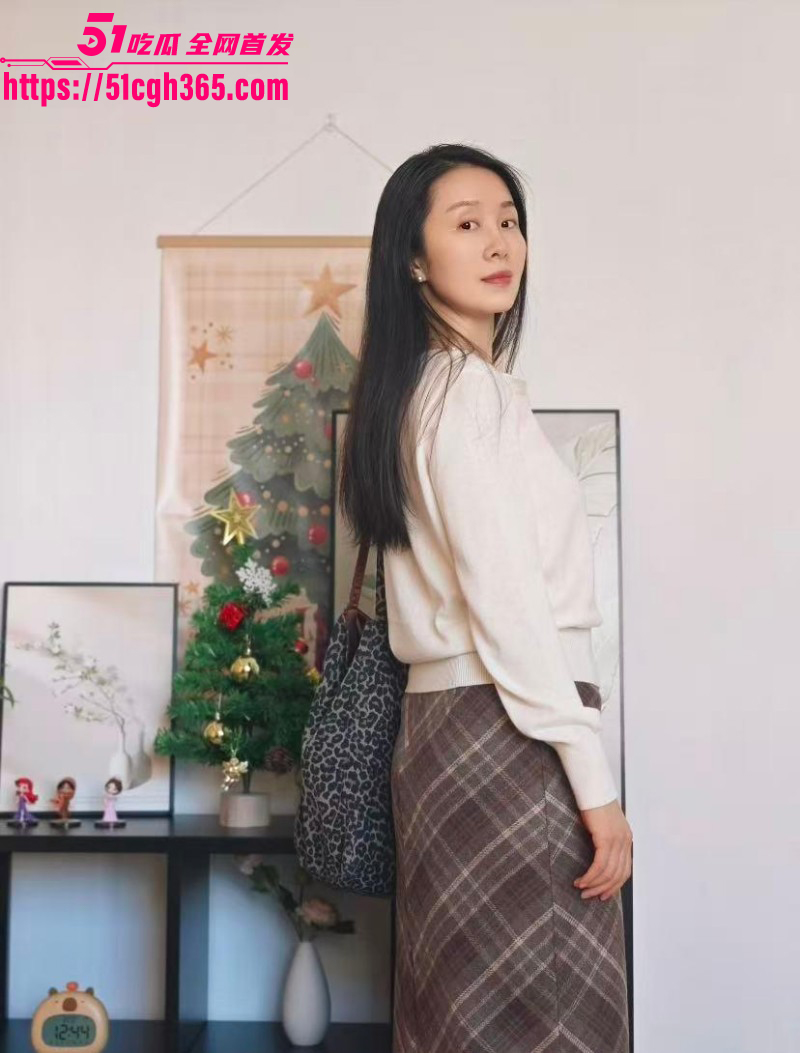 乱伦大神 大胸嫂子会喷水 后入式暴操嫂子肥臀 嫂子爽到在前面大声的叫着直喊姐夫！