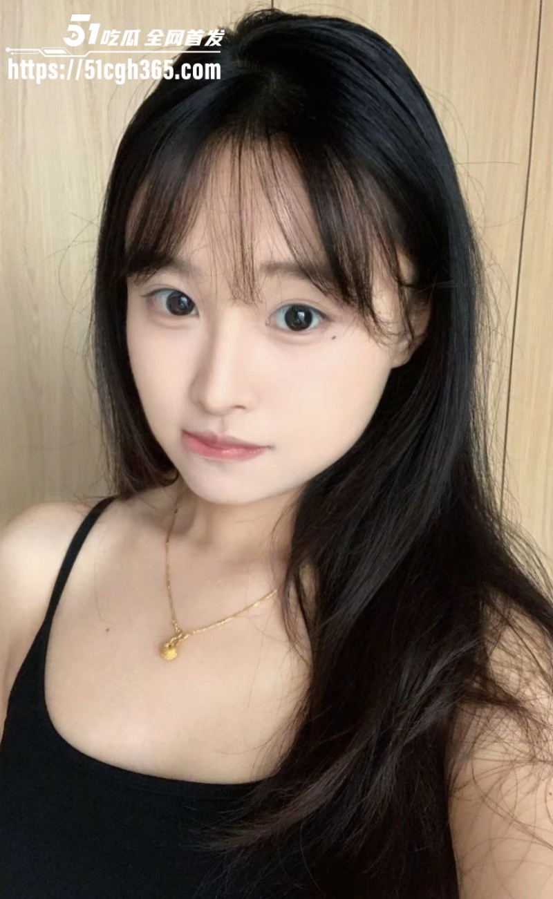 烟台大学清纯学生妹 被捆绑滴蜡调教视频曝光 男友无套猛操中出 内射特写十分诱人！
