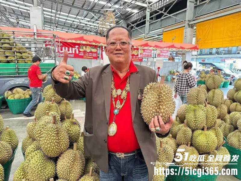 泰国榴莲大王家门丑闻 儿子出轨后重金悬赏小三 得3万泰铢仅需一巴掌 堪称全网最良心公公！