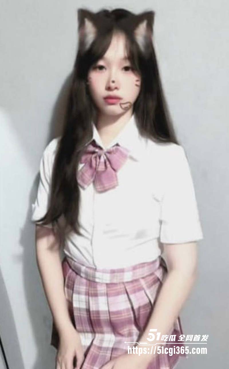 南宁小萝莉裸舞扣穴视频4