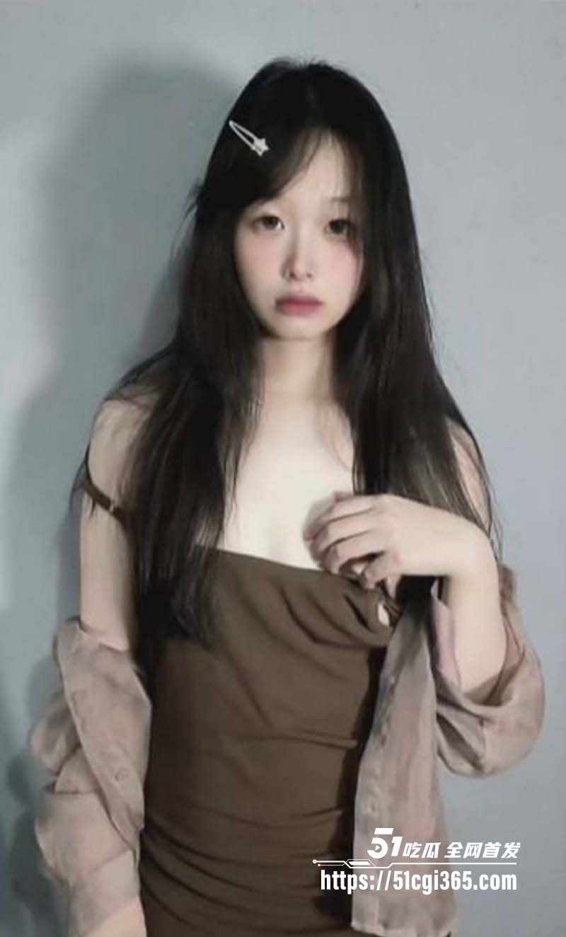 南宁小萝莉裸舞扣穴视频5