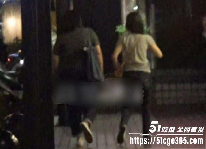 阮经天被曝与小20岁女友交往一年023