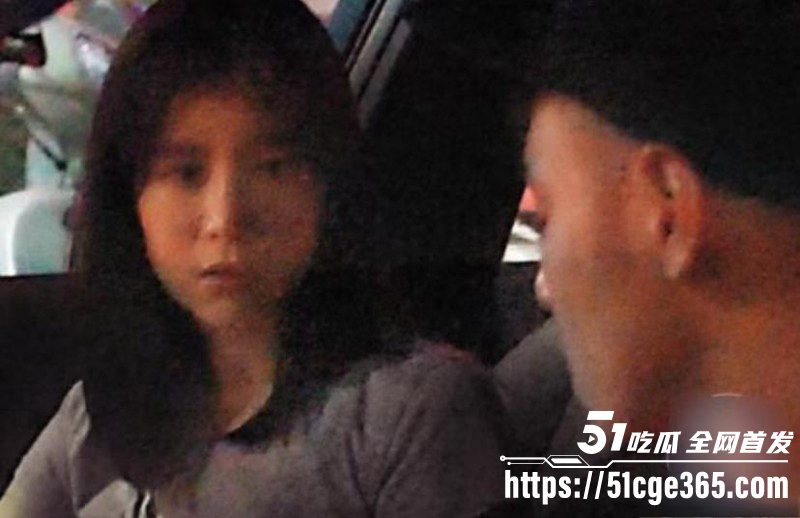 阮经天被曝与小20岁女友交往一年020
