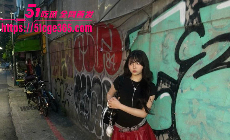 上海舞蹈生 李欣怡 男友沉迷恋足癖欲罢不能 小母狗深喉口交足交挑逗 双指插穴淫水四溢水 女上后入爆操 ！