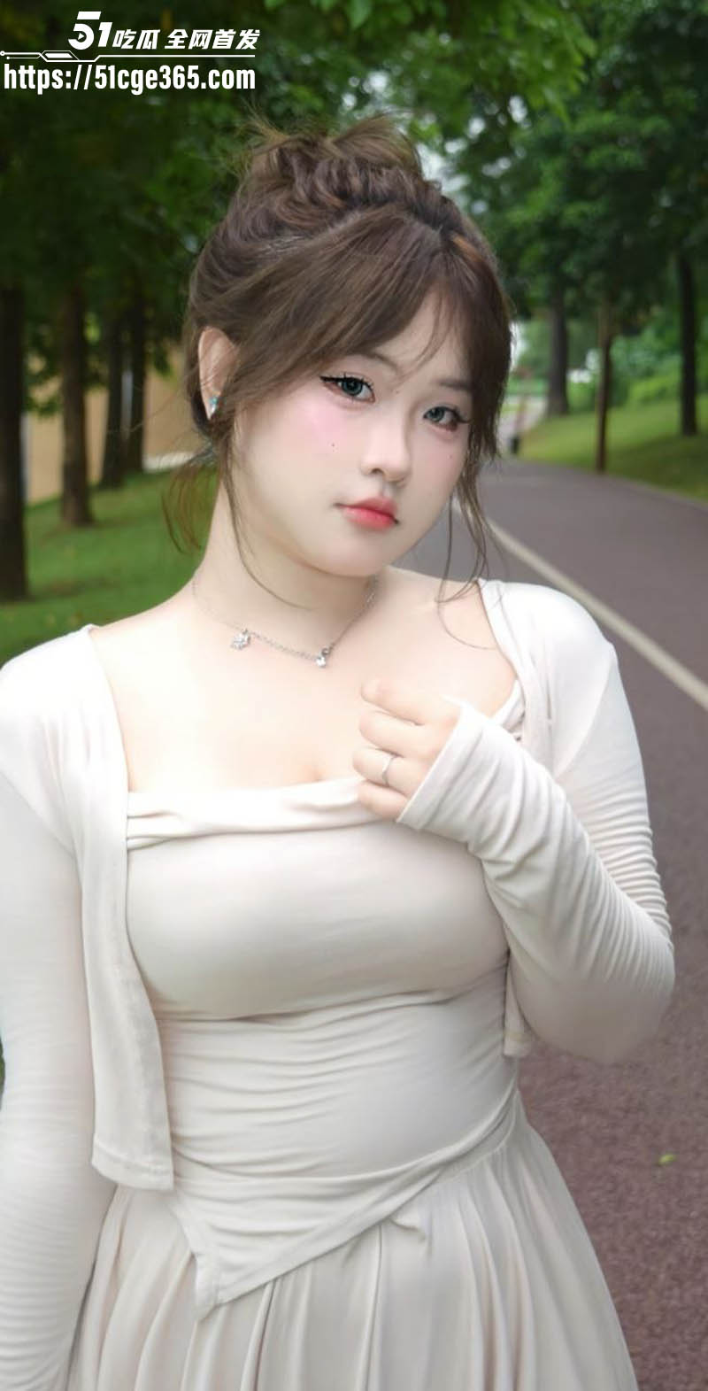 抖音微胖小网红被富二代重金调教 抹胸揉穴放尿视频流出 骚浪诱惑淫荡至极！