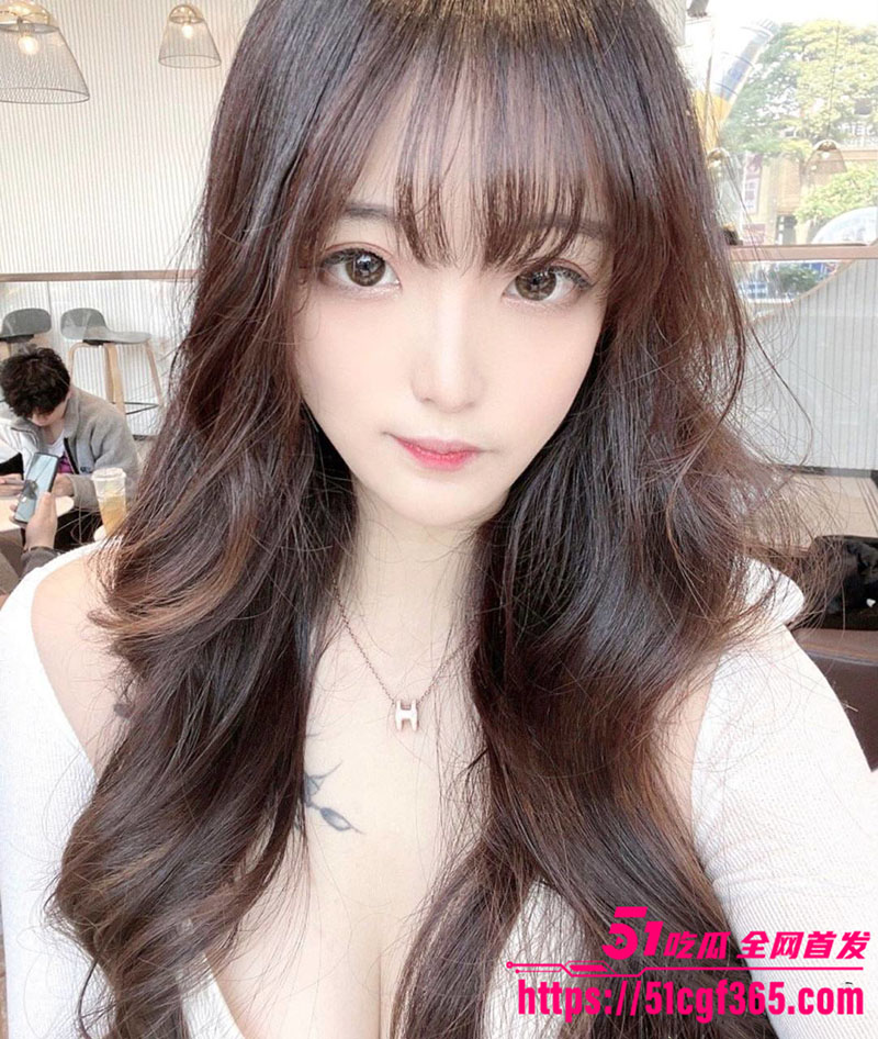 极品反差少萝私拍视频 纤手揉捏c罩杯逆天美乳 白丝渔网袜玉足摩擦肉棒极限榨精！
