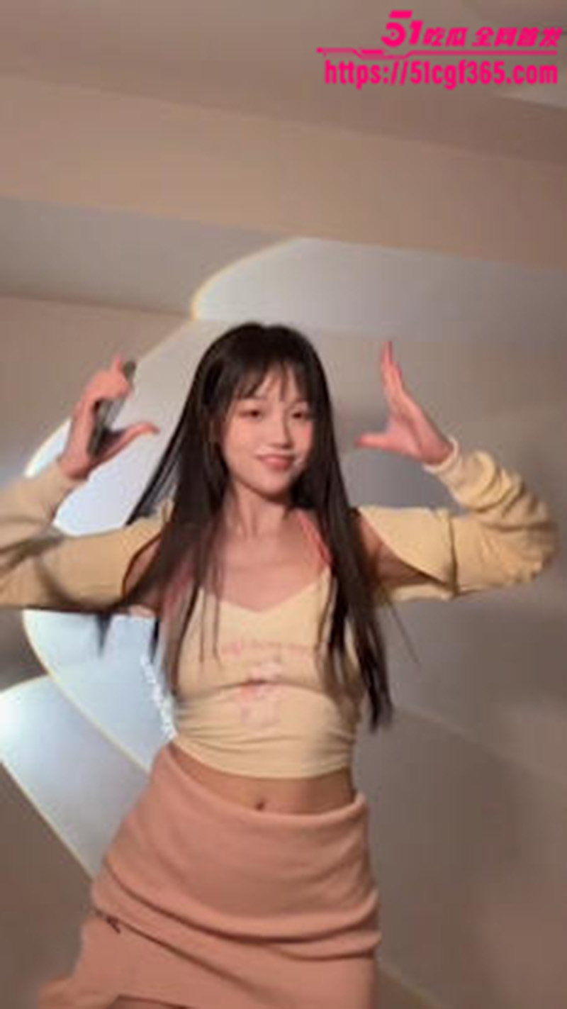 反差福利姬少女 玉米yum_707 双视角裸舞掰穴 翘臀摇曳 无毛粉嫩鲍鱼蜜汁四溅 炸裂十足！