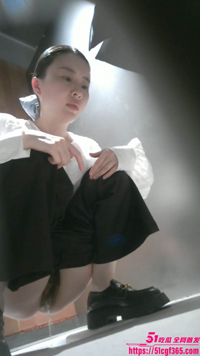 KTV女厕所偷拍合集曝光 5