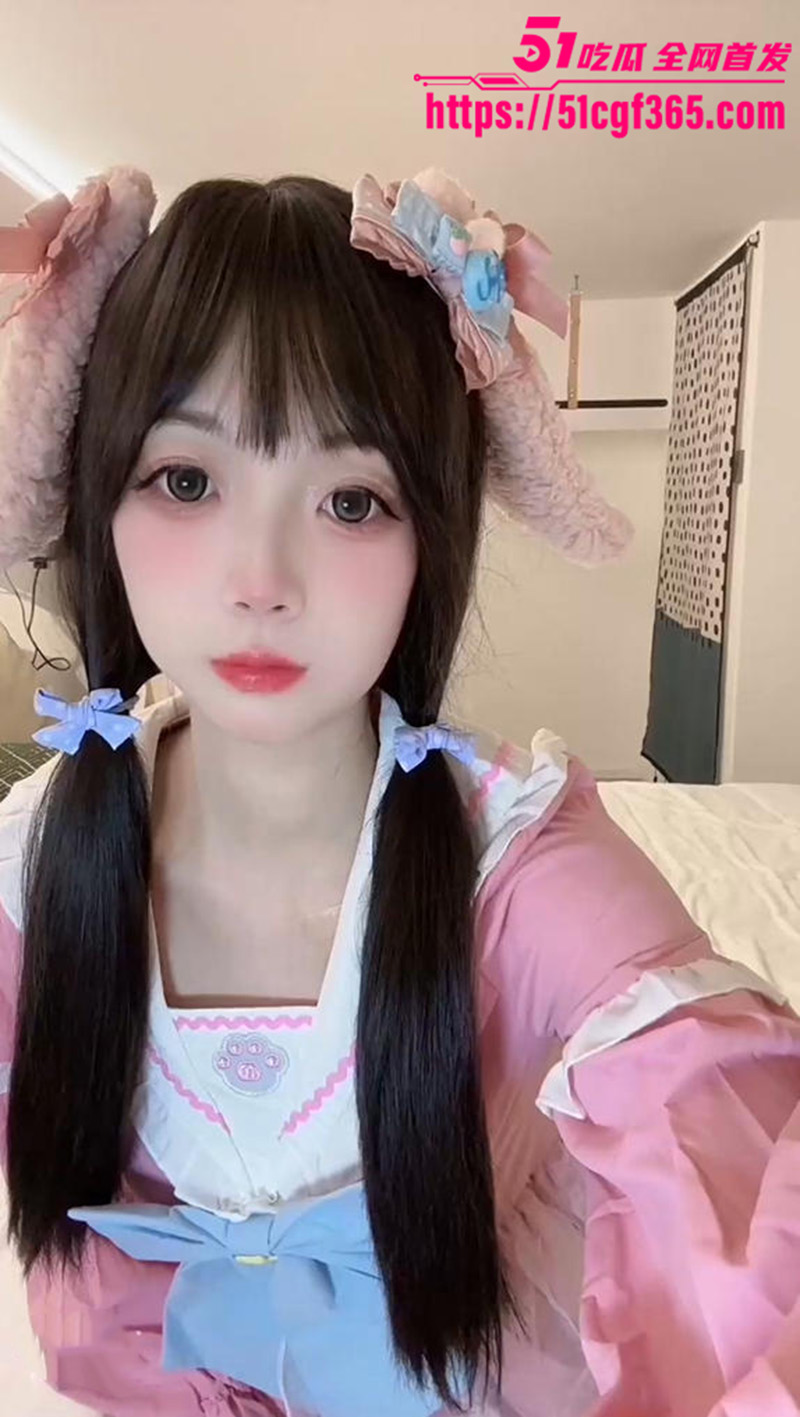 高颜值清纯小萝莉 奶芙 身穿洛丽塔伸脚淫语挑逗 无毛嫩穴自慰淫水四溢 魅魔纹尽显诱惑！