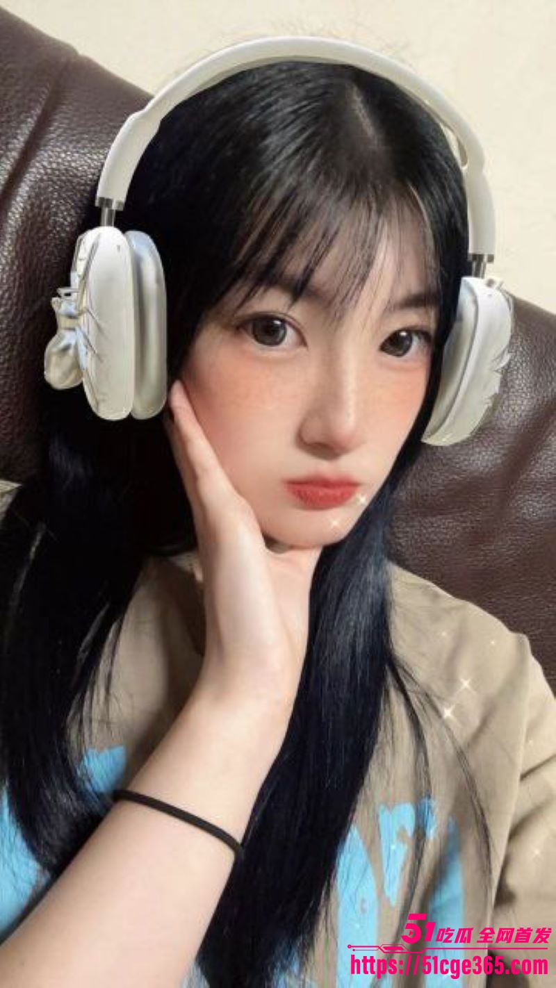 重庆母狗姜舒悦与男友在家疯狂做爱 5