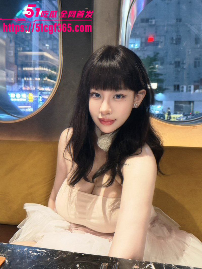 超高颜值清纯学生妹 大耻度自拍裸照视频流出 粉嫩美乳挺翘诱人 丰满蜜臀扣穴自慰 画面香艳刺激！