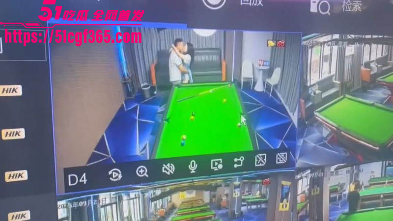 台球厅惊变鸡窝超短裙小妹故意露底裤 7