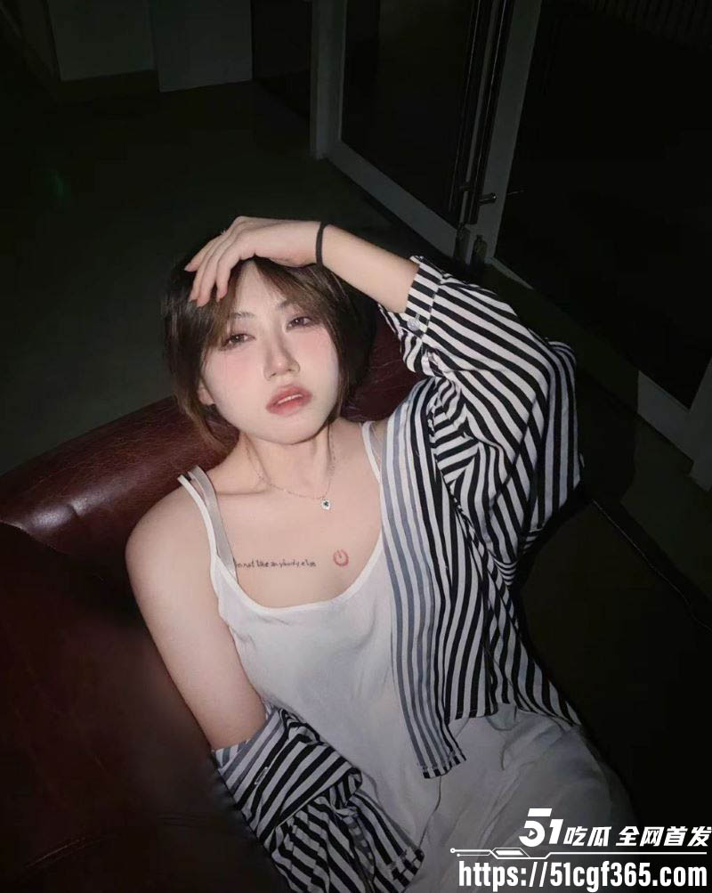 安徽酒吧营销小妹被调教视频流出 高跟情趣装搔首弄姿 口交骑乘后入淫水狂流不止！