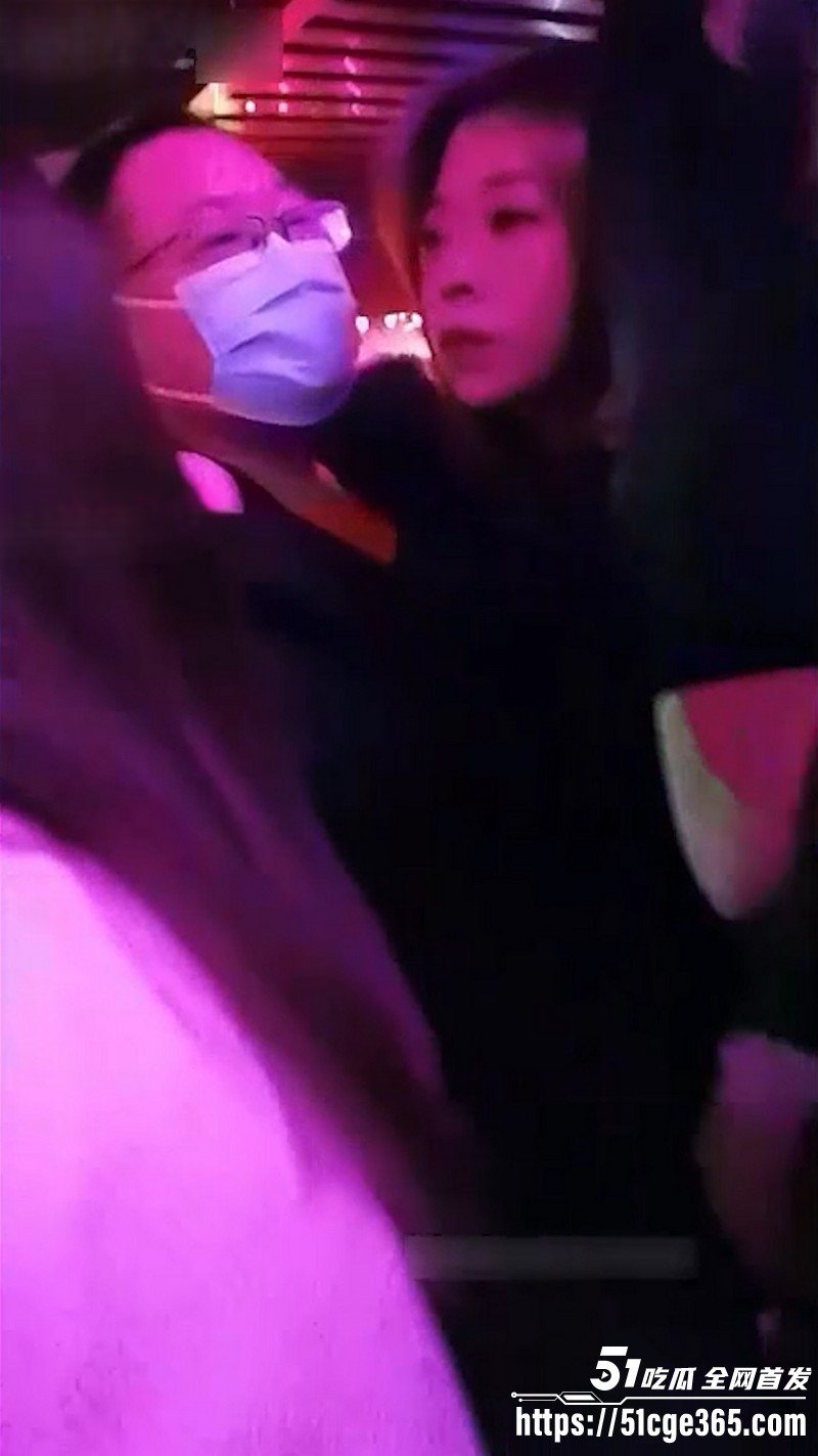 重庆望江楼砂舞厅淫乱偷拍 4