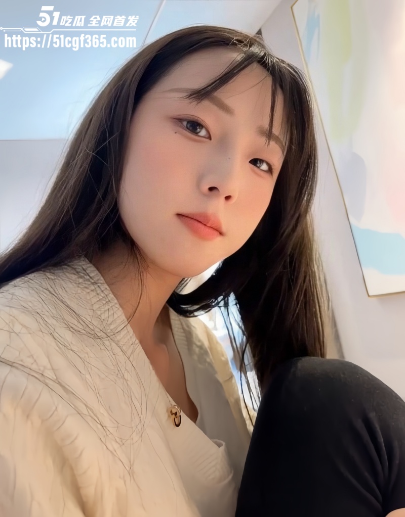 高颜值校花与男友性爱视频流出 超绝美第一视角 情趣装女上位骑乘抽插 呻吟声令人酥麻！