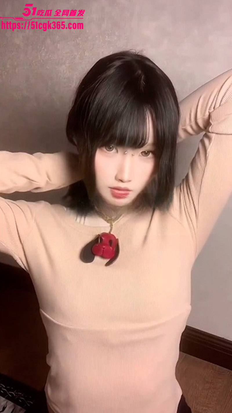 极品福利姬 不得惹iuueas 阿黑颜反差少女大尺度福利合集流出 情趣装摆拍撩人 道具自慰狂插淫靡至极！