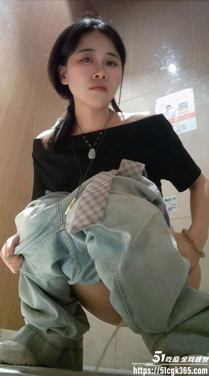 高颜值女神尿喷白虎穴小母狗夹跳蛋出门 6