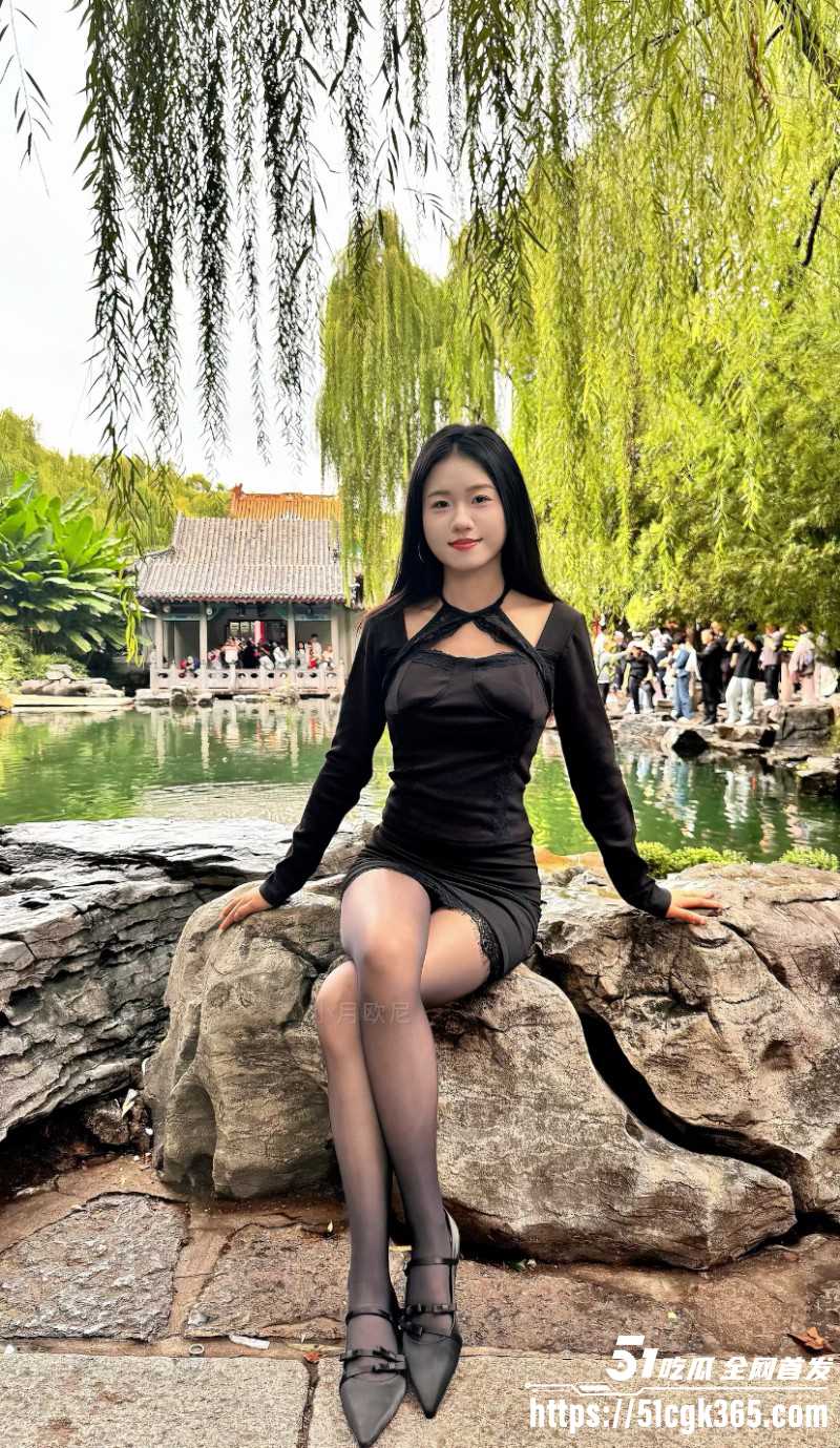 乱伦大神 善良的小嫂子 调教饥渴嫂子 咬着大哥已经射满的套 把精液当润滑油用！