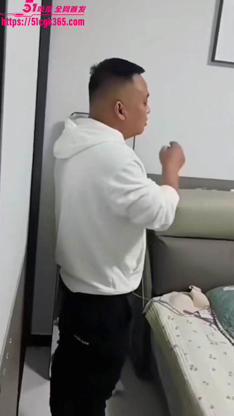 安平公园怡景城小区 22分钟完整版抓奸大瓜 男小三在家爆操绿帽男老婆爆火抖音！