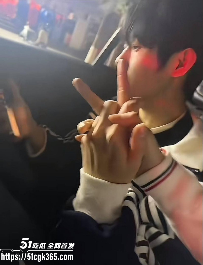 抖音网红少涵曝光伍六七出轨010