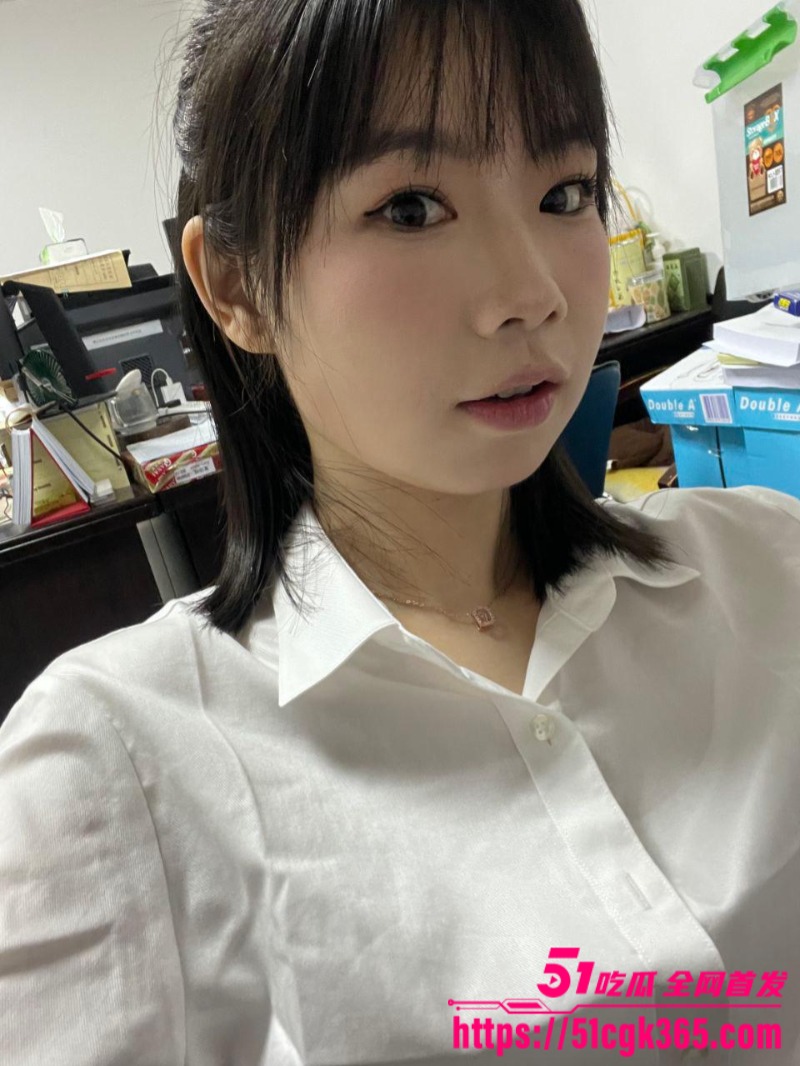 海南大二学妹 孙晓晴 性爱视频流出 多种道具自慰 口交深喉无套后入 男友面前秒变淫骚母狗！