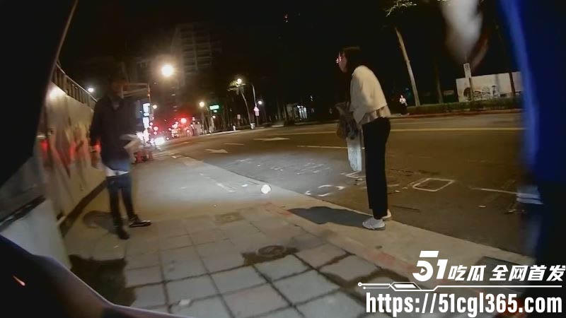 台北松山三民路59岁徐姓男子半裸猥亵扔垃圾妹子 4