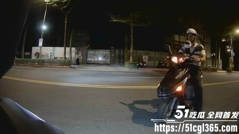 台北松山三民路59岁徐姓男子半裸猥亵扔垃圾妹子 5