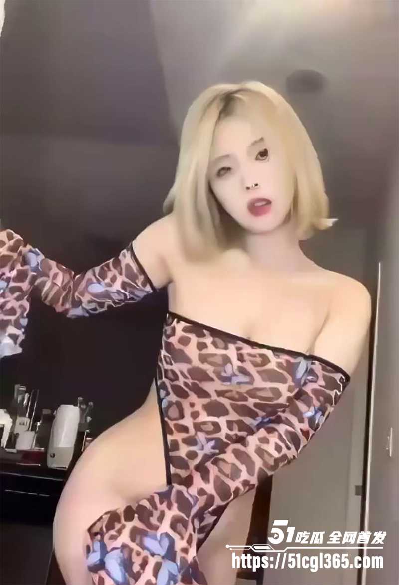 抖音擦边女网红 多肉小野猫 比基尼淫舞合集 巨乳丰臀肥而不腻 饱满肉穴若隐若现！