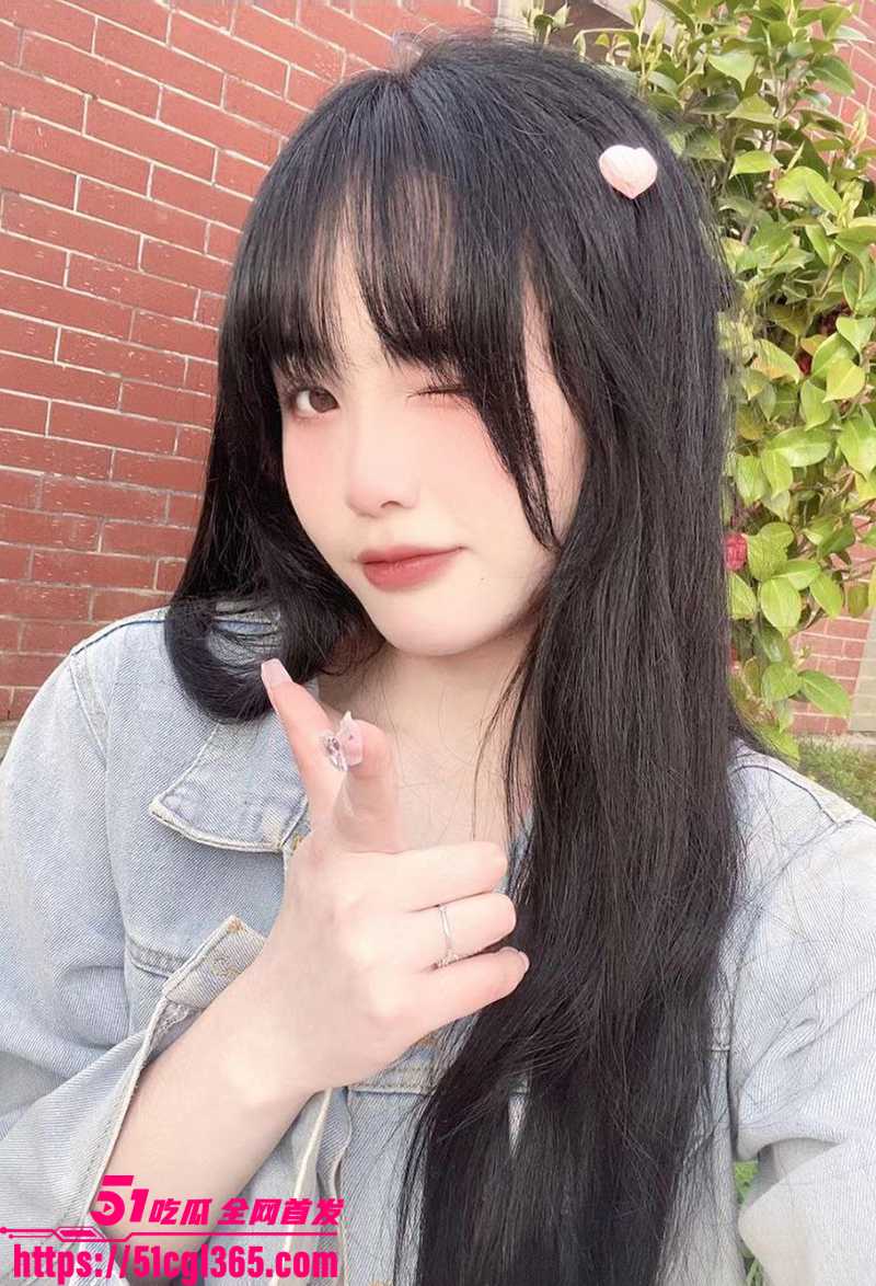 贵阳反差少女 吴倩 不雅视频流出 发裸照到处撩骚 戴肛塞假尾撅臀狗爬 玩气囊扩阴穴肉外翻！
