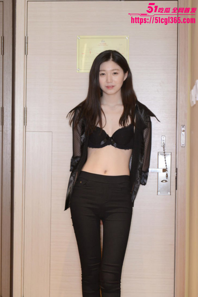 素人私拍反差母狗 张静文 大尺度全裸写真视频流出 身材纤细性感妖娆 骚逼粉嫩掰穴特写！