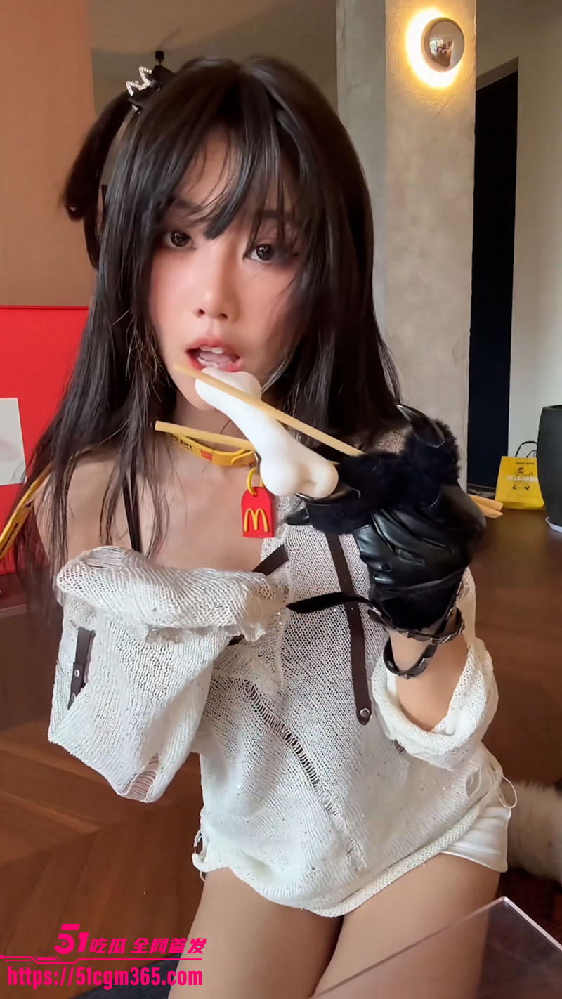 高颜值网红 一只官 土豪定制视频流出 SM捆绑调教绳索紧缚 脱衣TK惩罚撩爆欲火！