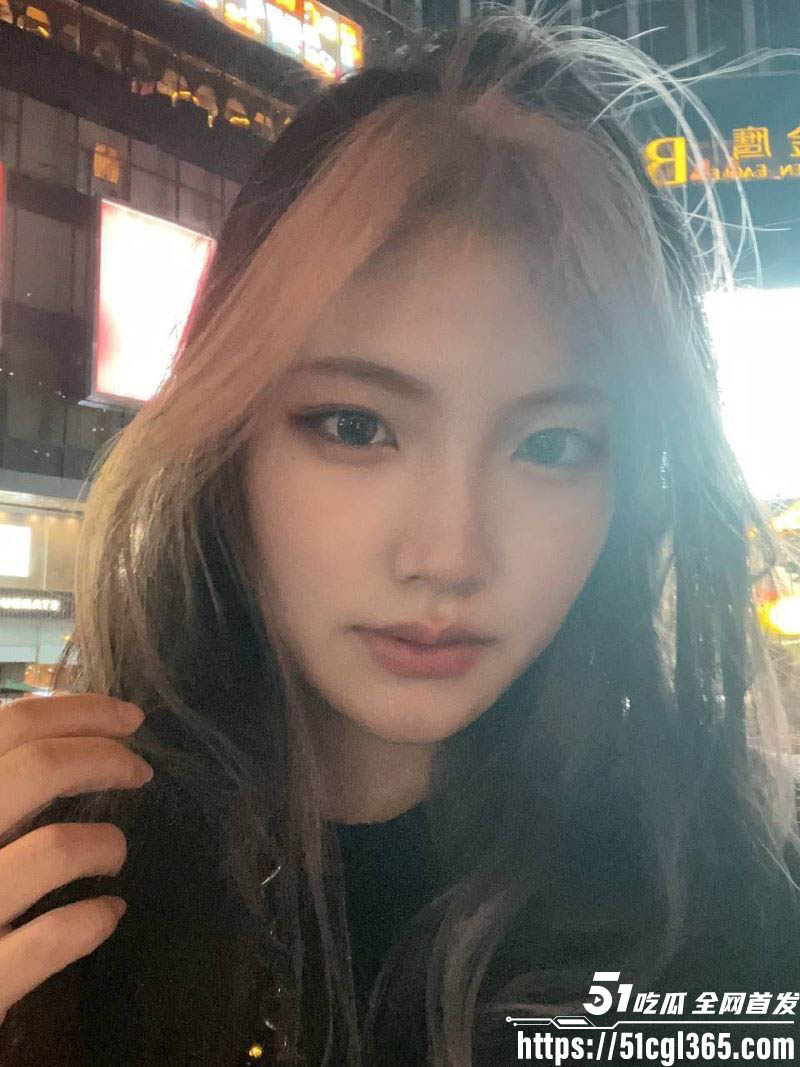 极品反差婊女大学生调教曝光 黑丝紧裹嫩腿 露脸深喉吞大屌 骑乘打桩爆操！