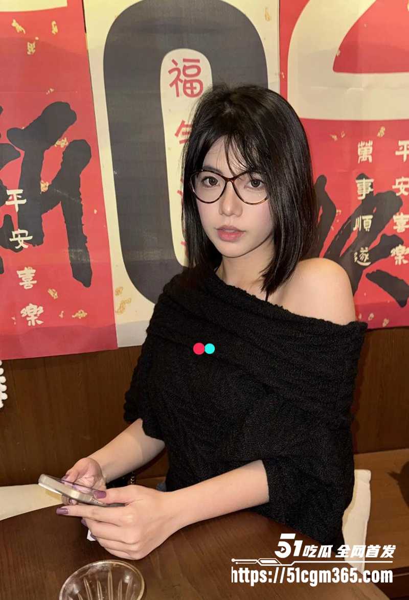 抖音30万粉YwangTT私人大尺度定制福利露乳视频曝光5拷贝