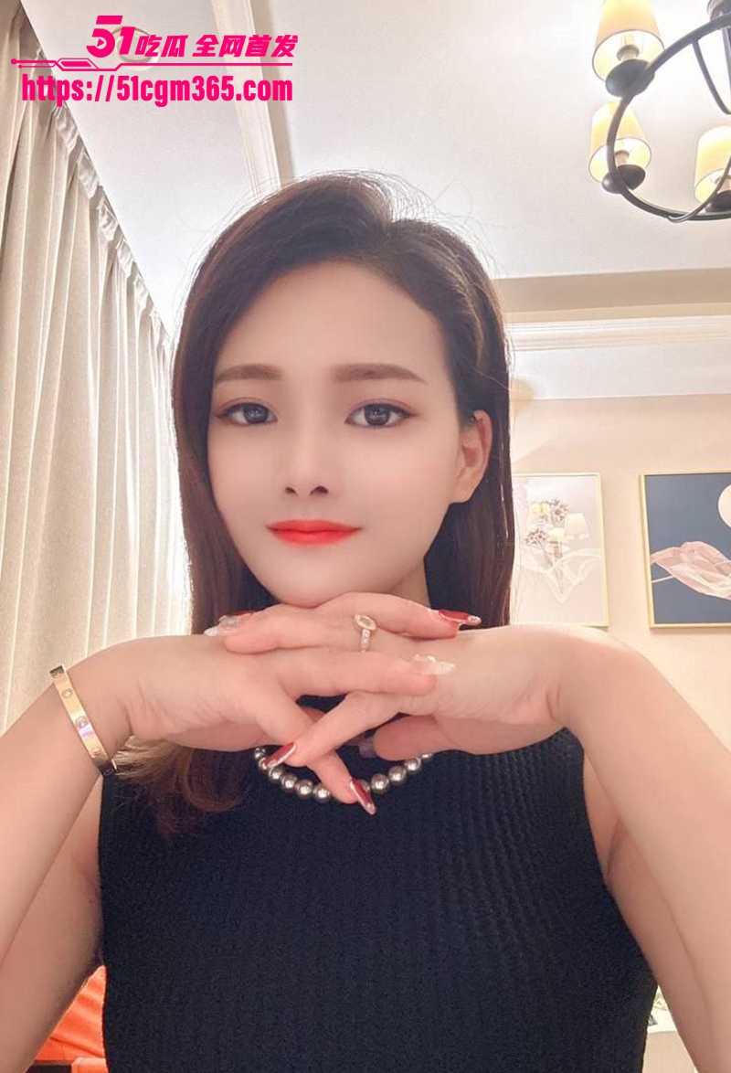 深圳顶级名媛 苏苏 不雅视频流出 当母狗戴肛塞晃臀求欢 玩女同舌吻互舔粉穴！