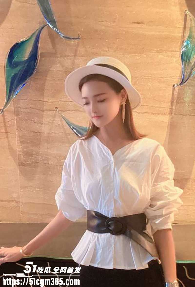 深圳福田名媛苏苏SM潮喷三通视频泄密2拷贝
