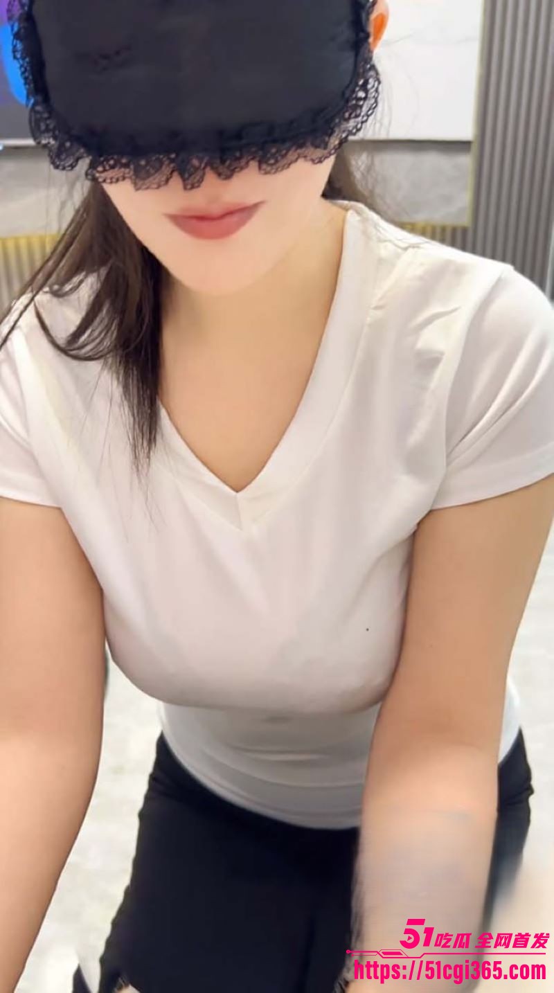海角乱伦大神 奶子即正义 新作 偷情骑行圈的大奶美少妇 多角度爆操抽插 完美身材诱惑爆表！