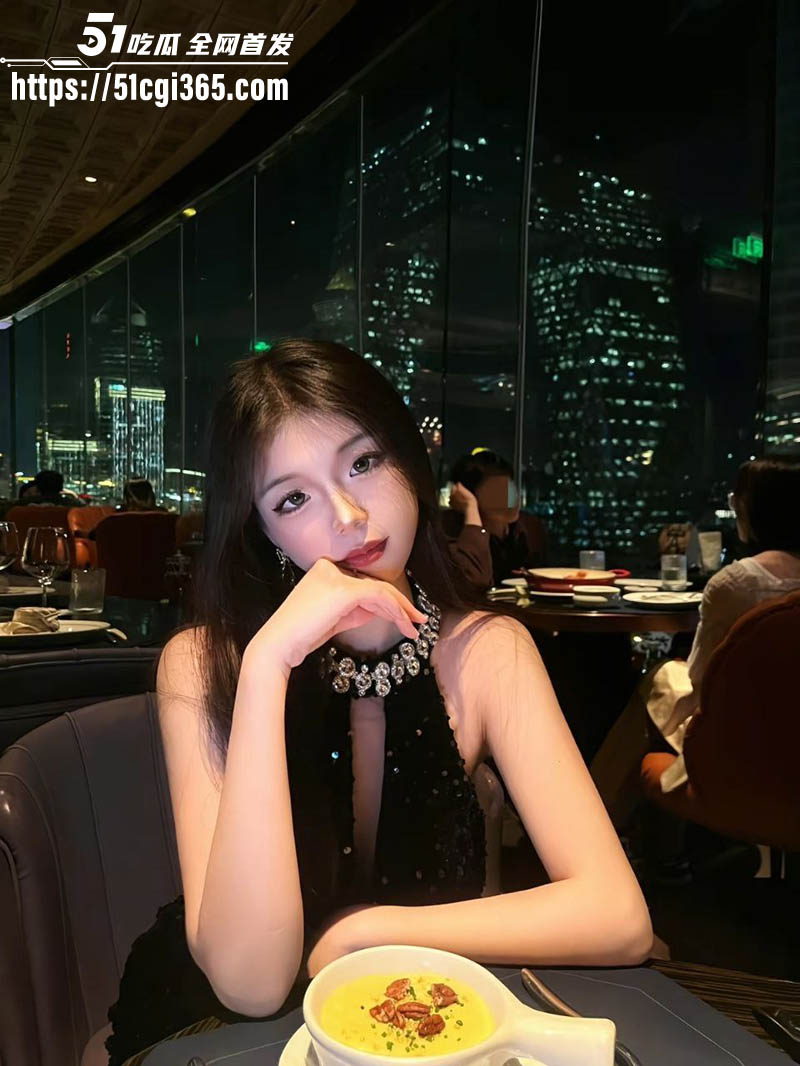 山东济宁微胖反差婊 私密视频流出 黑丝女仆装粉穴撩人 假鸡巴狂插自慰 淫水清晰可见！