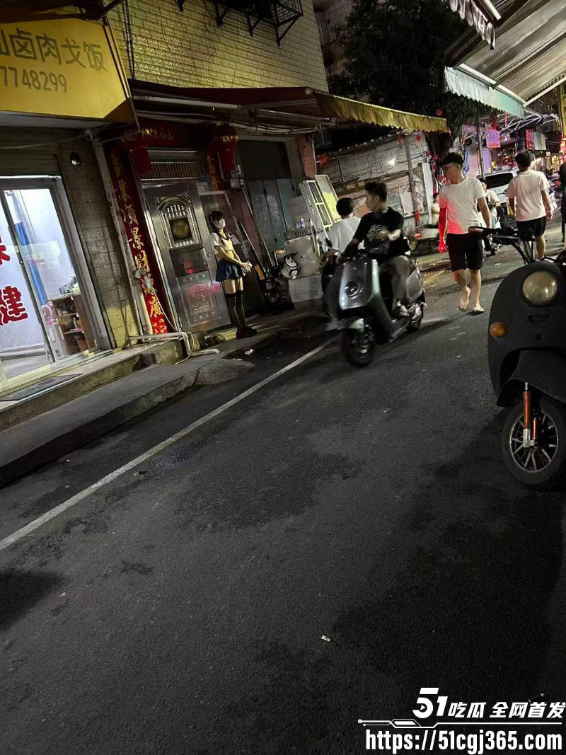 广西埌西菜市站街女被曝光 3