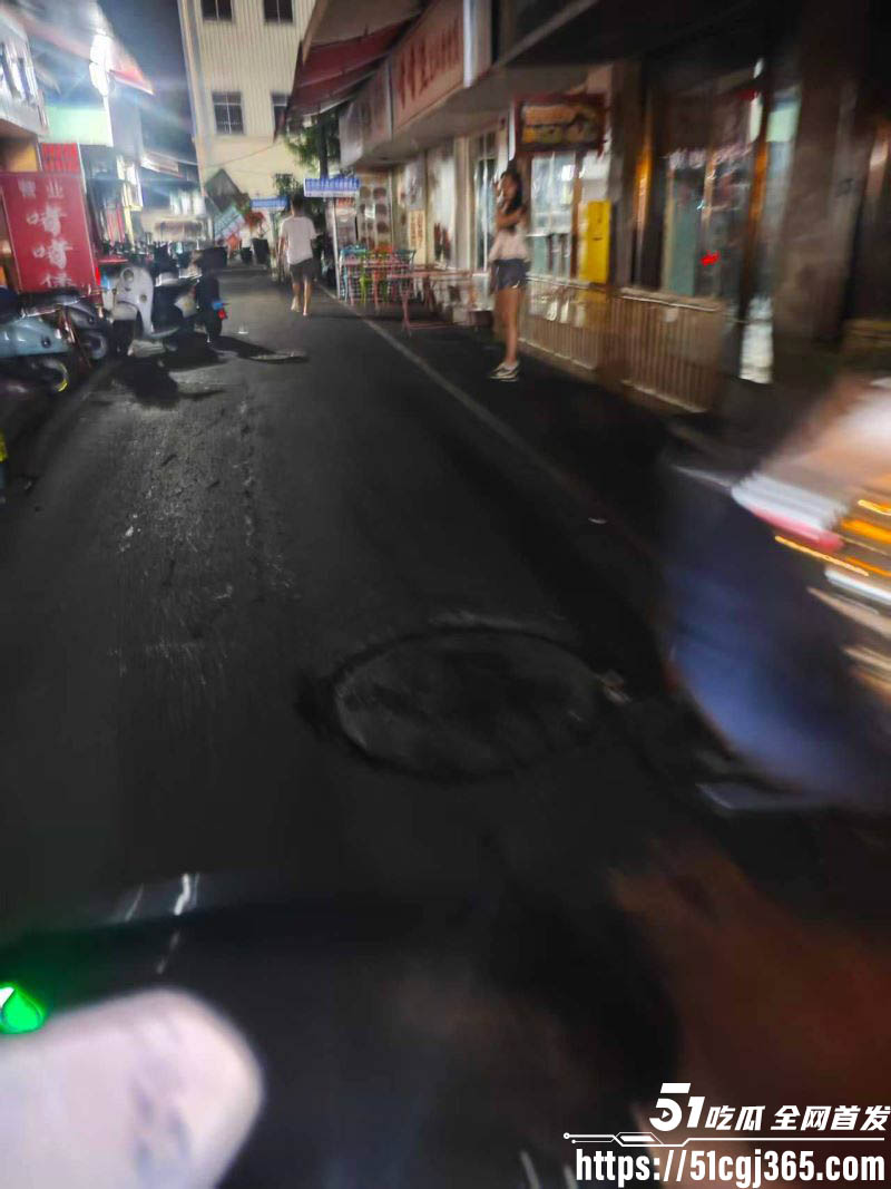 广西埌西菜市站街女被曝光 4