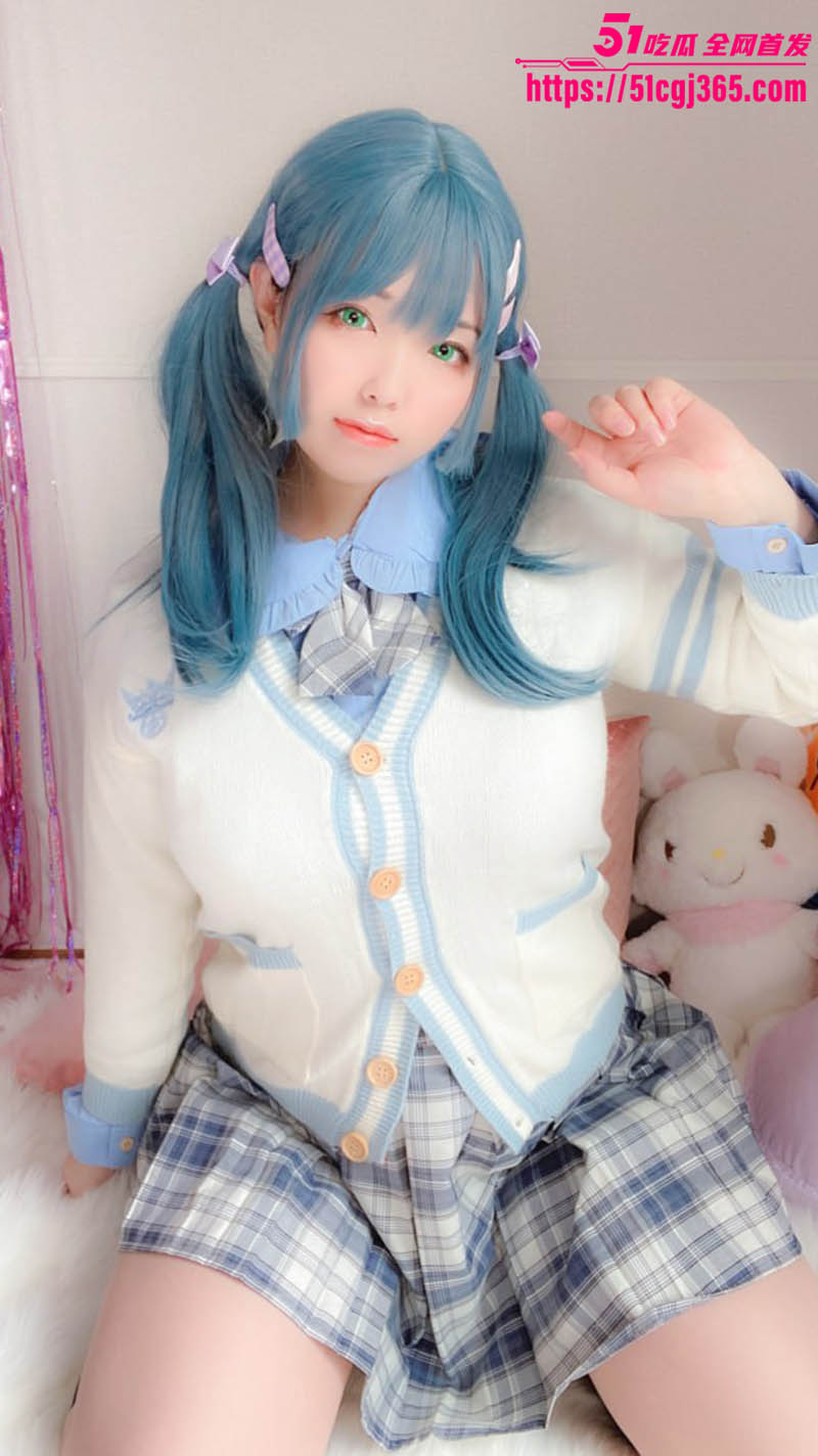 日本福利姬 里奥娜·艾斯 COS百变少女自慰视频流出 蓝发双马尾水手服 掰穴道具自慰 让人无法自拔！