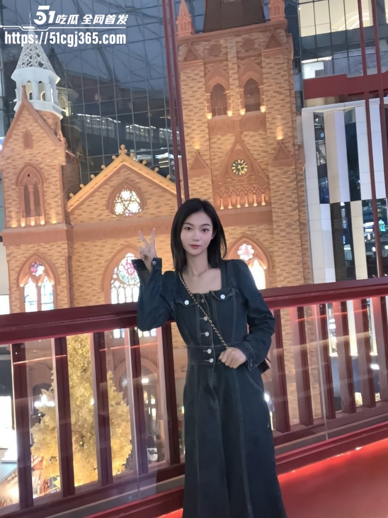 云南高校学生妹 周闫妮 应聘时尚杂志模特 遭变态面试官PUA套路 全裸洗澡镜头曝光！
