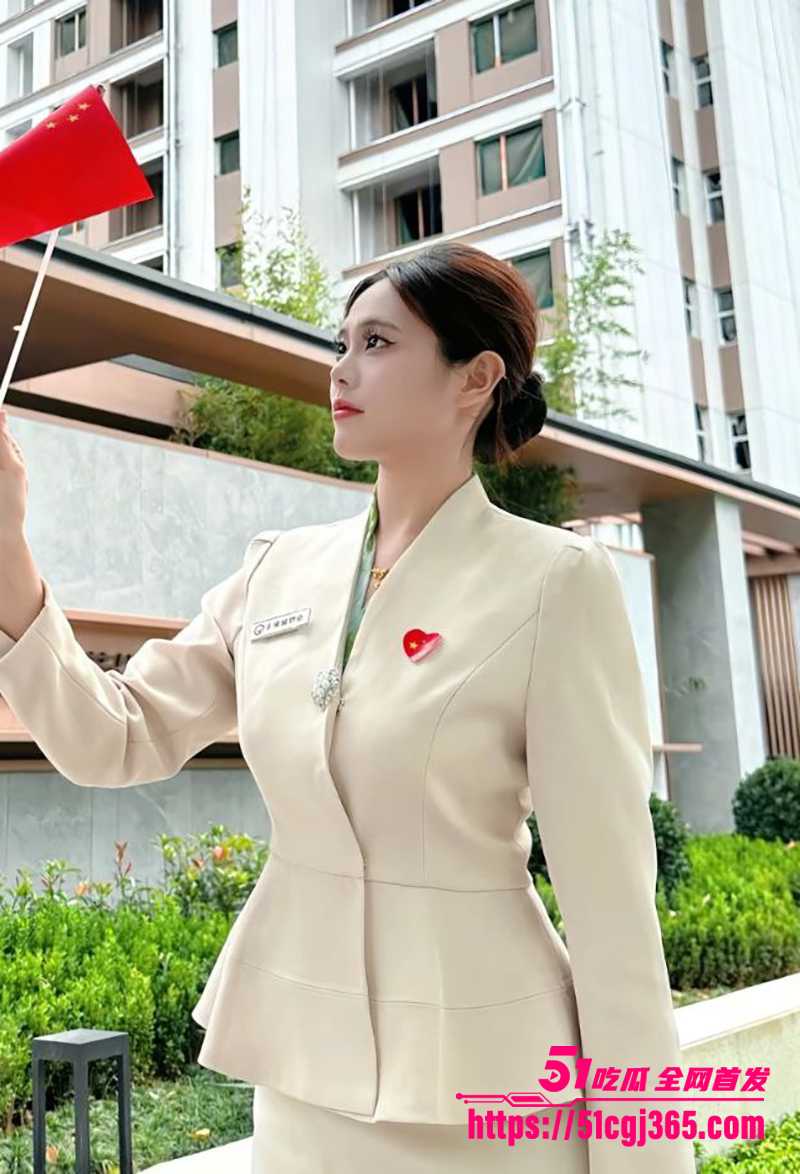 河北保定售楼小姐 刘雯 为事业献身客户 黑丝母狗露奶女仆装 玩足交穿开裆撅腚挨操 业绩淫技两手抓啊！