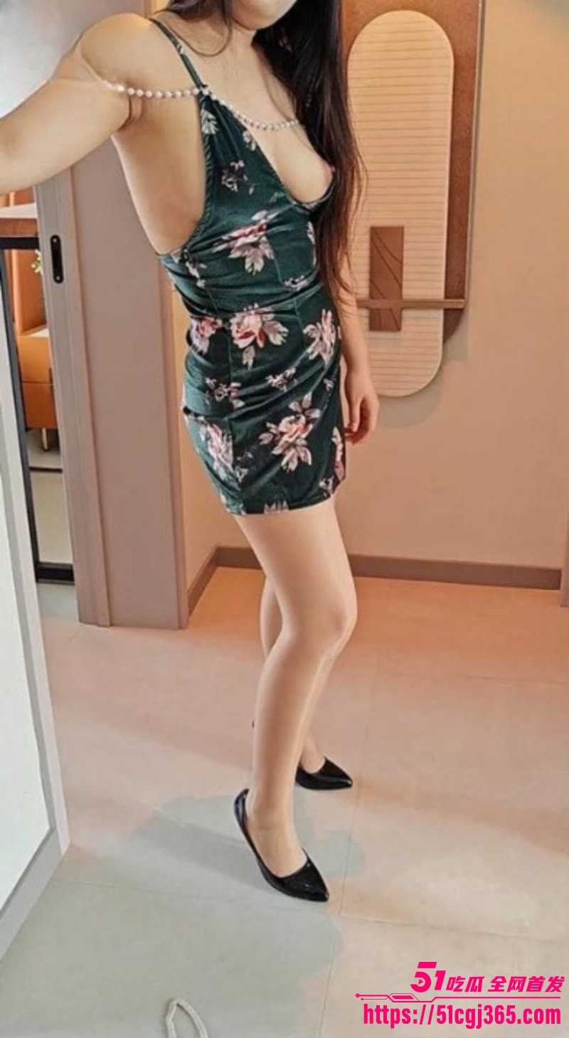 乱伦大神 善良的小嫂子 给网友直播暴操穿旗袍的嫂子 内射后爽到兄弟直喊嫂子老婆！