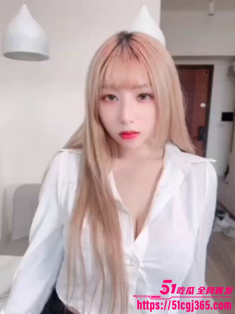 极品福利姬 艾玛Emma 剧情新作 童颜巨乳配黑丝美腿 足交肉棒极致榨精 爆精液喷溅丝袜！
